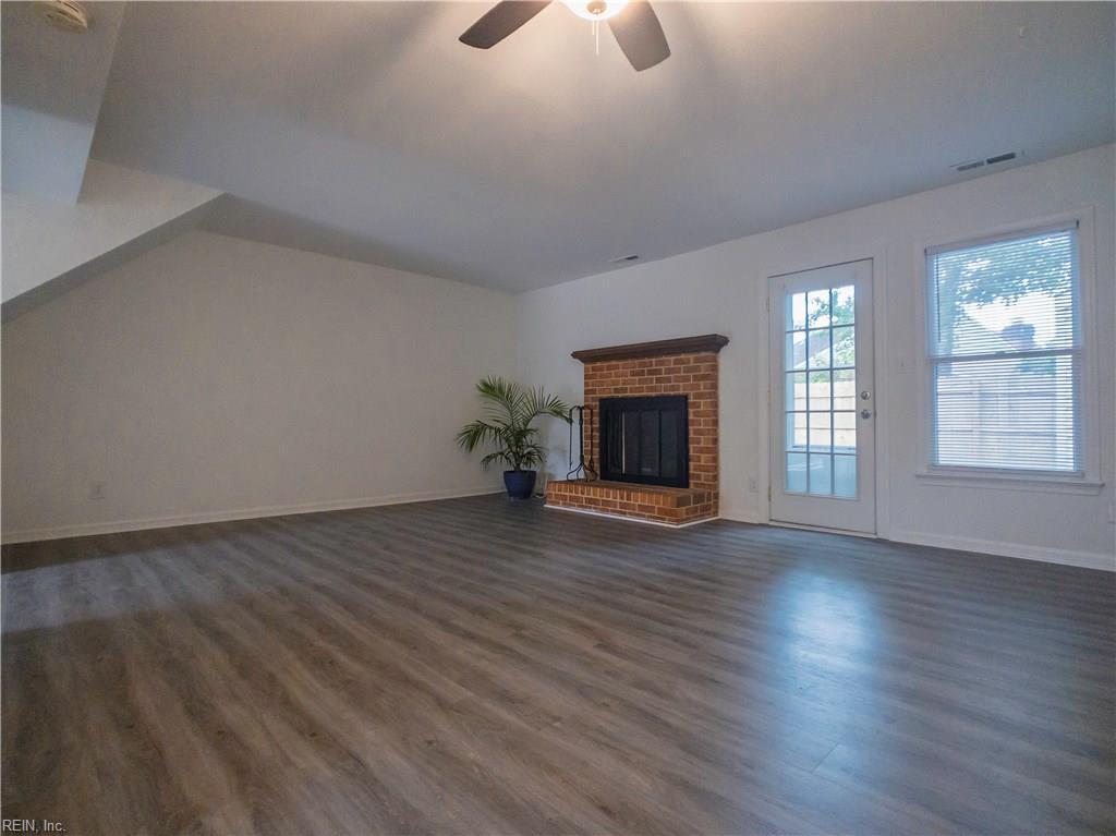 Building Photo - 2407 Rennie Dr