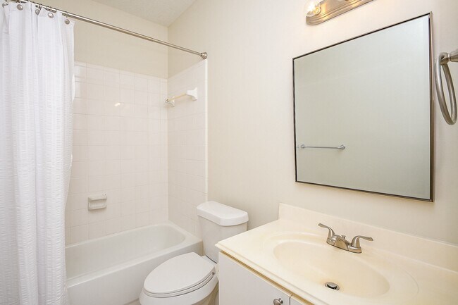 Building Photo - 139 Skycrest Dr