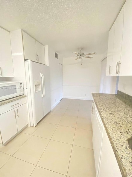 Building Photo - 654 Woodgate Cir