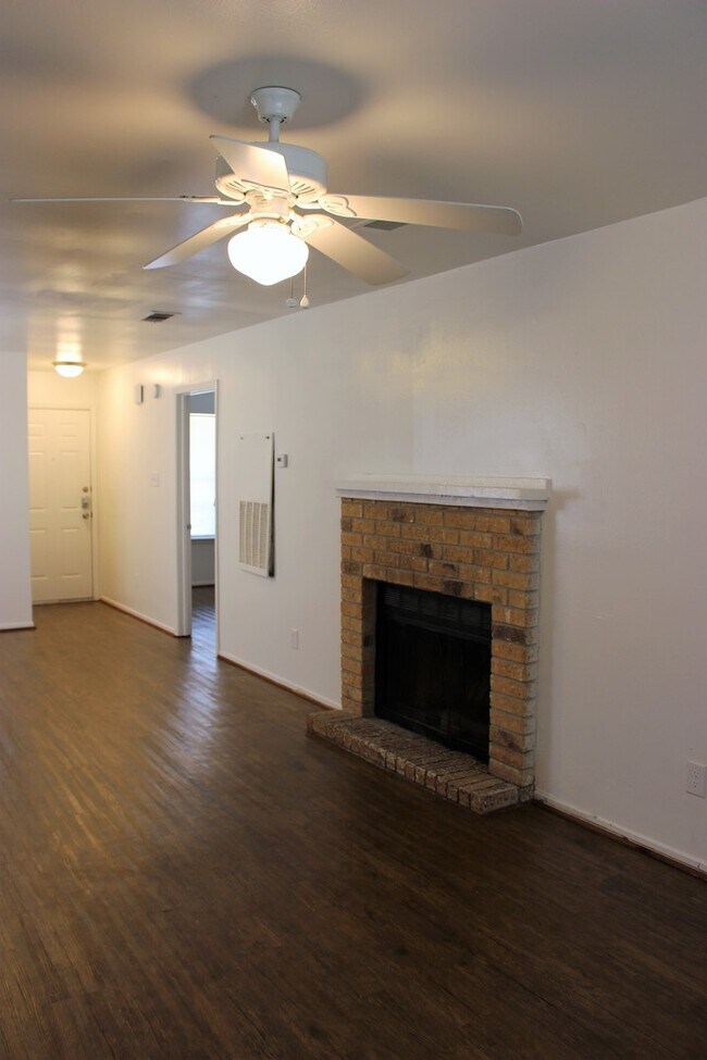 Building Photo - 3603EL