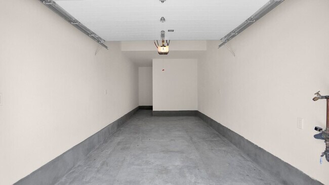 Building Photo - 1100 Lasso Way