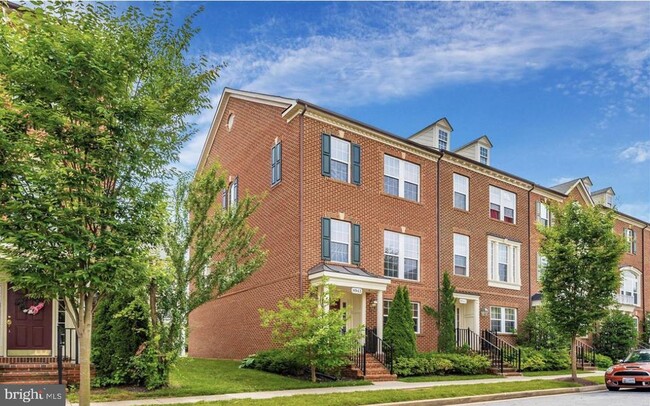 Building Photo - 8943 Amelung St