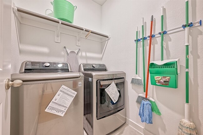 Building Photo - 7933 Wild Thicket Dr