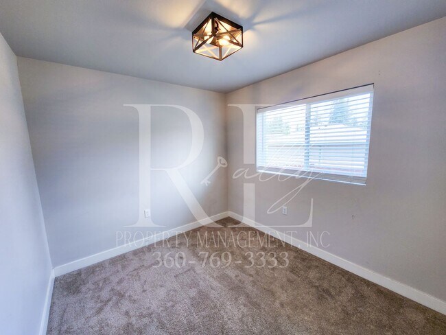 Building Photo - Modern, Spacious, & Conveniently Located H...