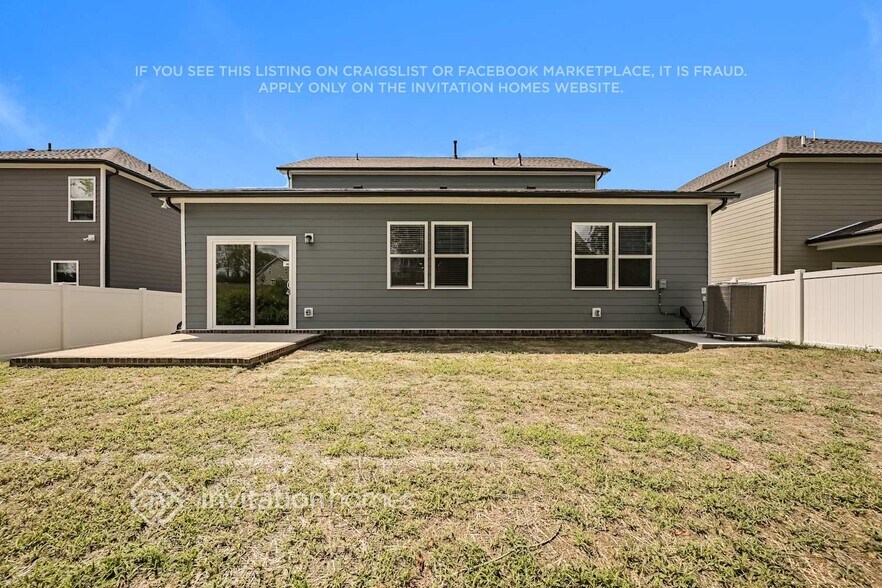 Building Photo - 204 E Millbrook Dr