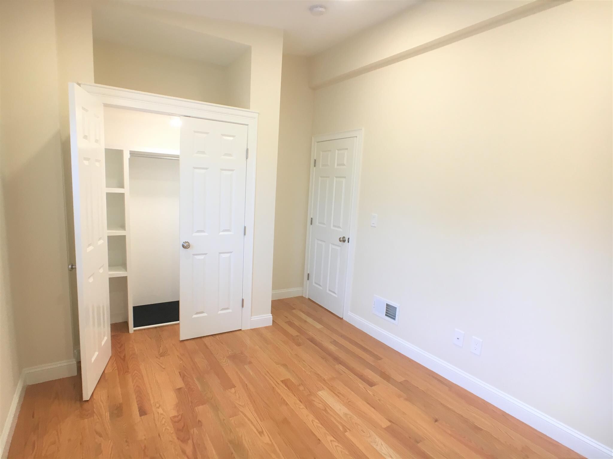 Building Photo - 67 Temple St