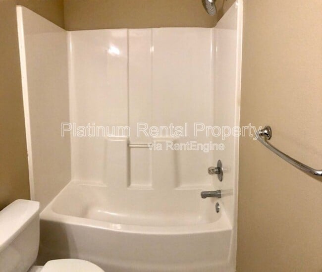 Building Photo - 6583 Silk Tree Pointe