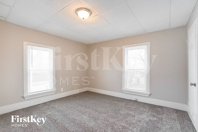 Building Photo - 130 Warren Ave