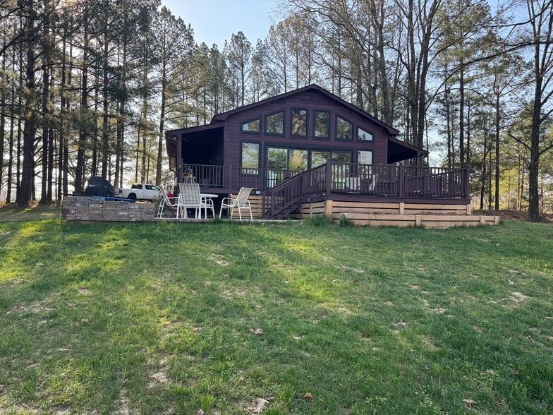 Outdoors - 1042 Adams Rd