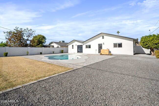 Building Photo - 8513 E Indianola Ave