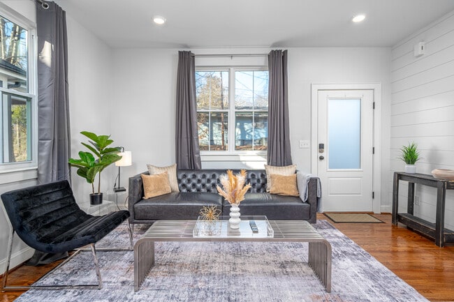 Building Photo - 303 Spruce St