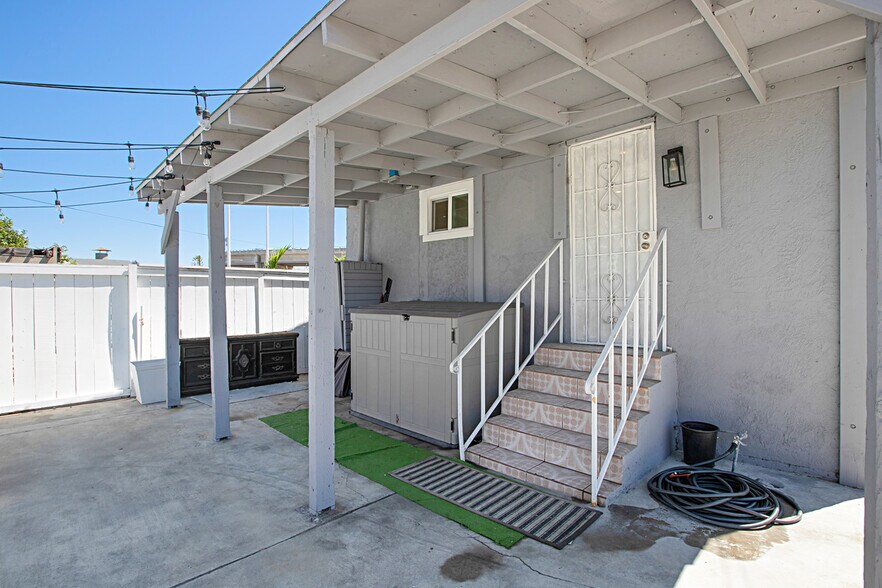 Building Photo - 1842 Kearney Ave