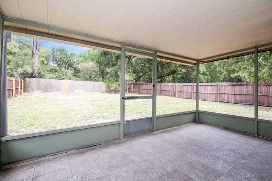 Building Photo - 1554 Thistledown Dr