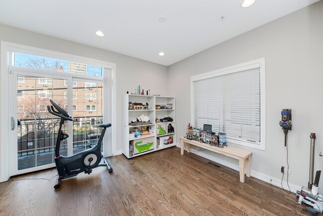 Building Photo - 1025 Walnut Wy