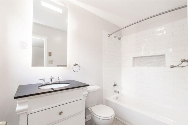 Building Photo - 601 Broce Dr