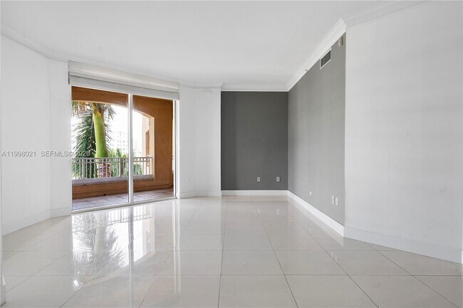 Building Photo - 3001 NE 185th St