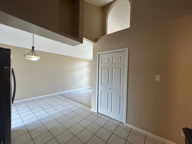 Building Photo - 8623 Oakridge Loop