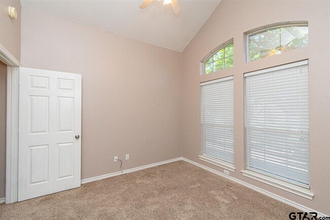 Building Photo - 16801 Lafayette Dr