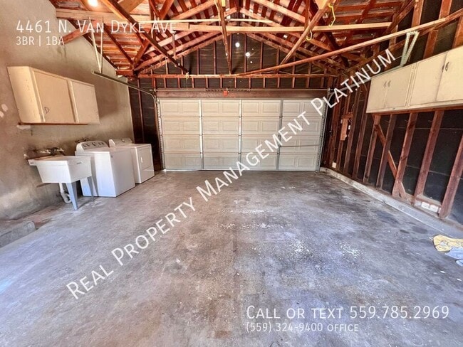 Building Photo - 4461 N Van Dyke Ave