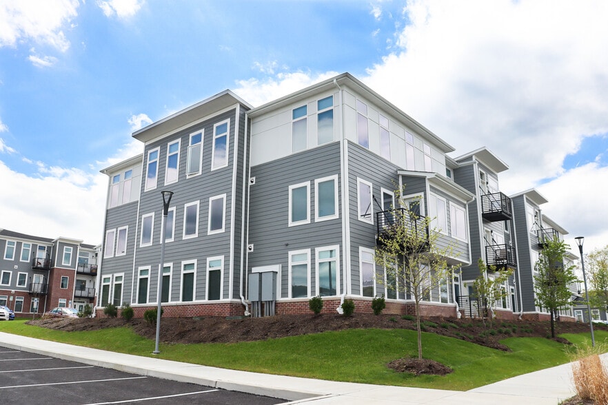 Building Photo - The Willows at Valley Run