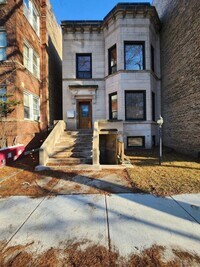 Building Photo - 4 bedroom in Chicago IL 60637