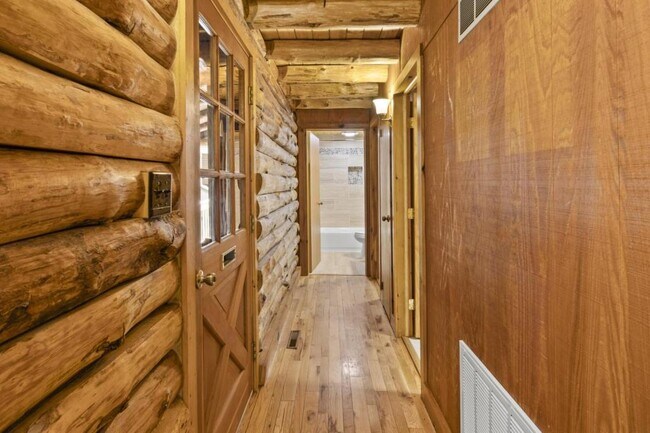 Building Photo - 118 Agape Wy