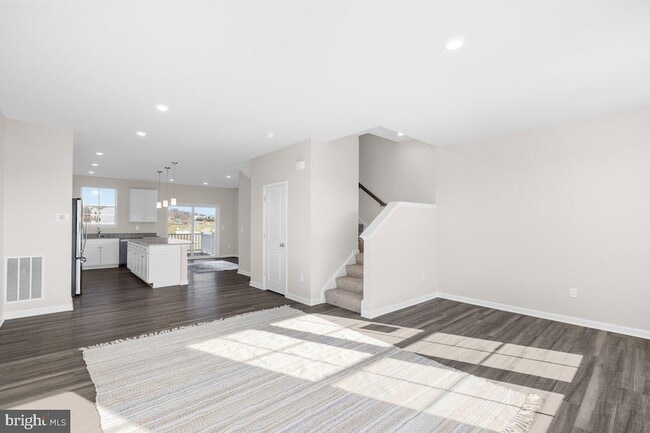 Building Photo - 569 Seeback Dr