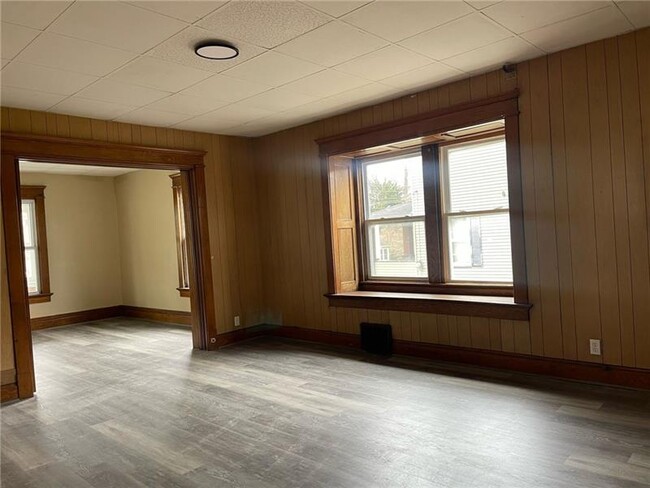 Building Photo - 709 E Reynolds St
