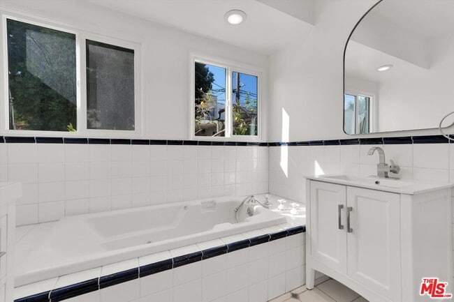 Building Photo - 205 Canon Dr