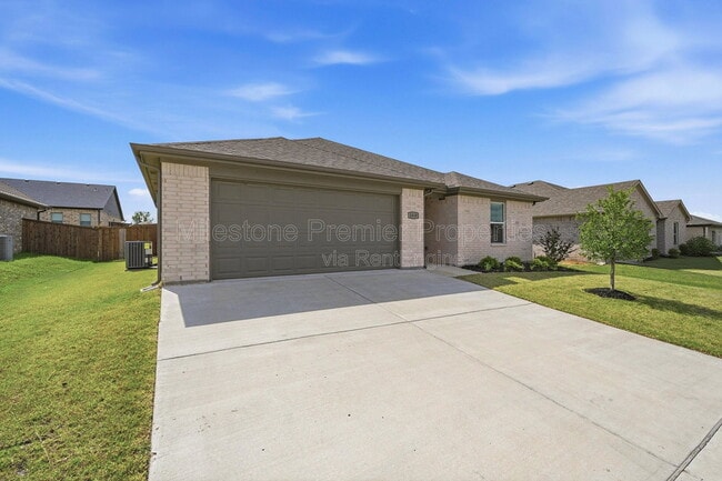Building Photo - 1819 Boxwood Dr