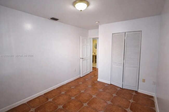 Building Photo - 2544 SW 20th St