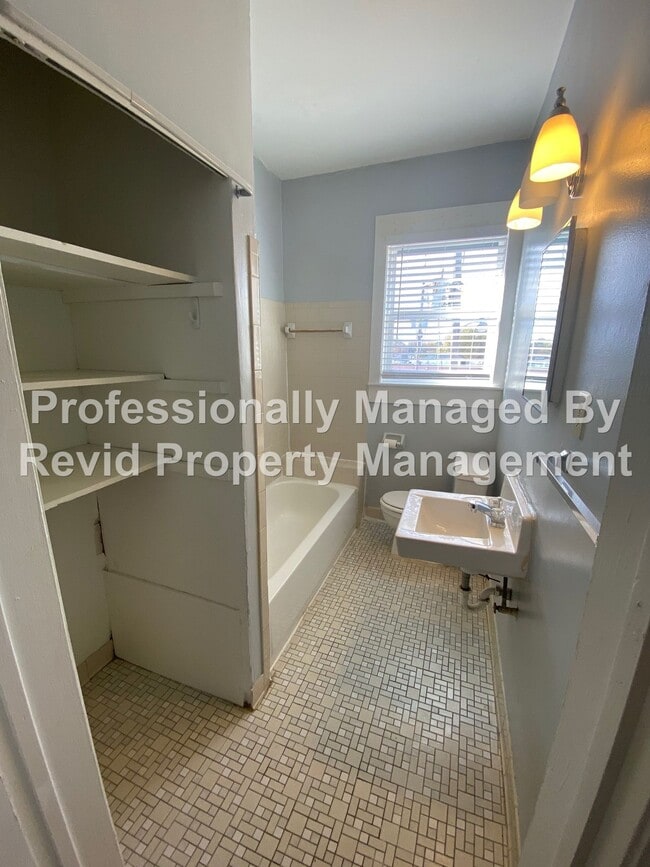 Building Photo - The Gables at Auburndale!