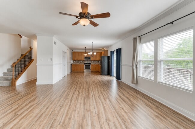 Building Photo - 1824 English Oak Dr