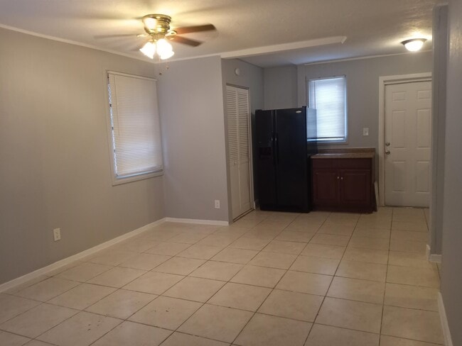 Building Photo - 522 W 3rd St