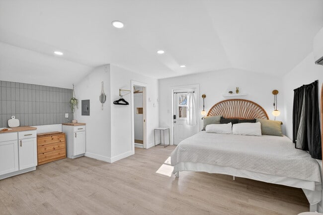 Building Photo - 306 N J St