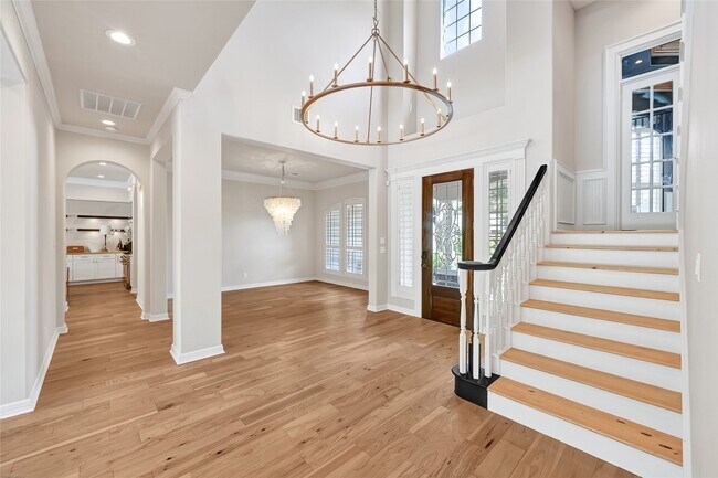 Building Photo - 15222 Hilltop View Dr