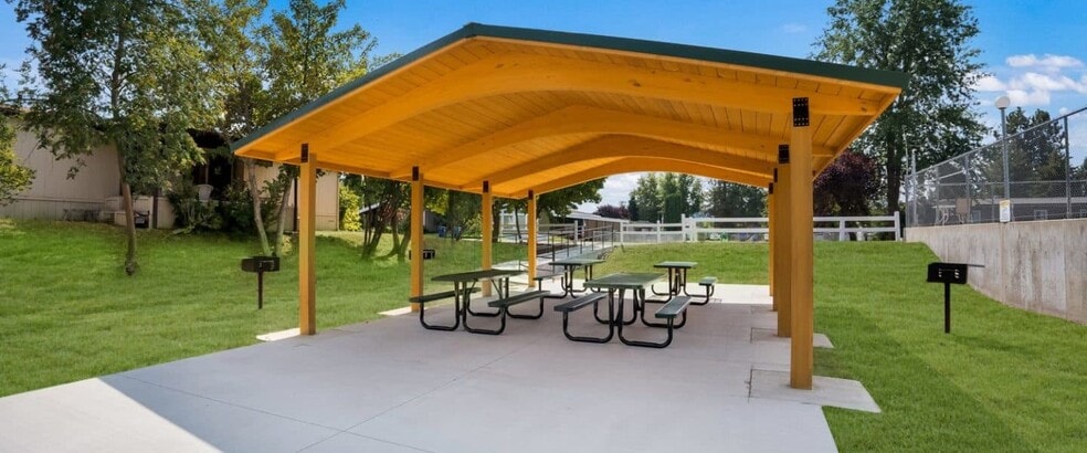 Building Photo - 2099 W Plymouth Cir