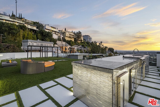 Building Photo - 1680 Sunset Plaza Dr