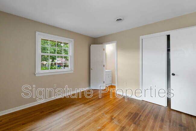 Building Photo - 1413 Robindale Rd