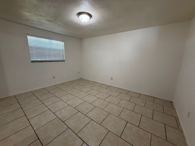 Building Photo - 1215-1217 59th Ave E