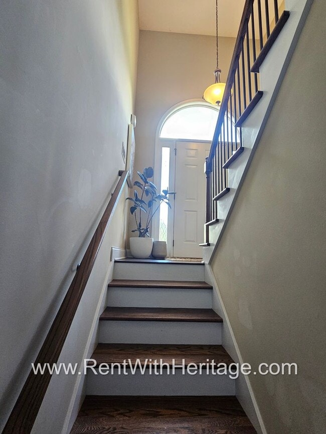 Building Photo - Gorgeous 3 bd / 2 bath / Attention to Deta...