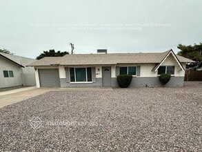 Building Photo - 8746 E Palm Ln