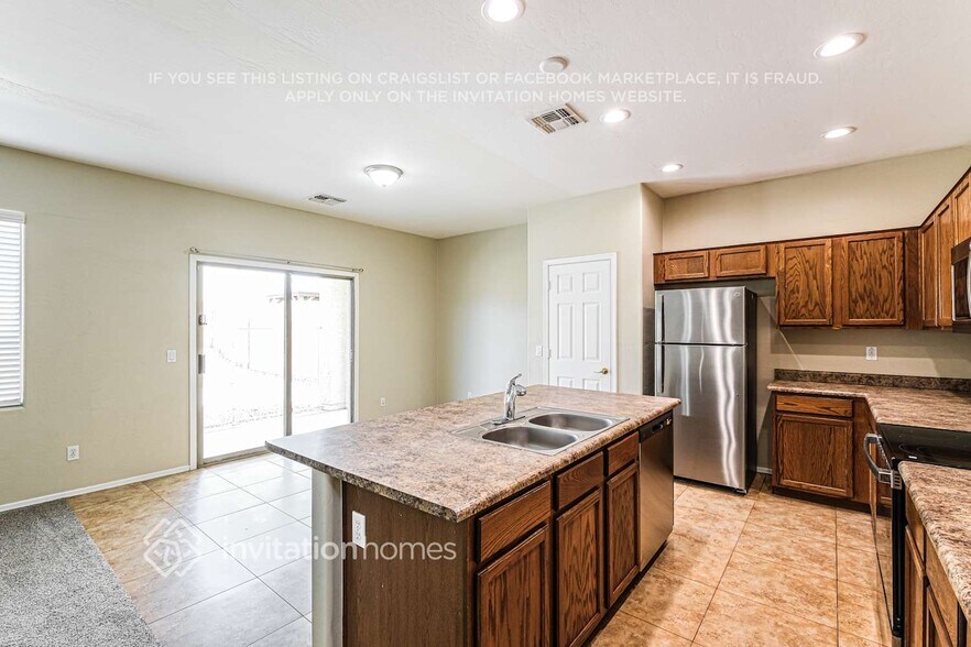 Building Photo - 6417 S 23rd Dr