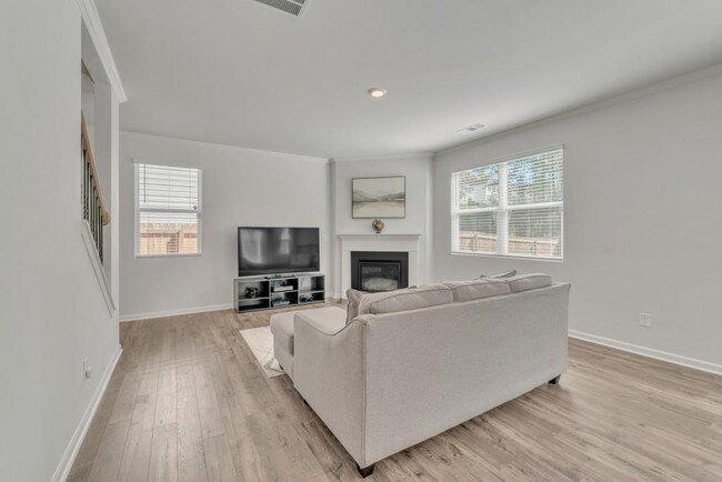 Building Photo - 7595 Jennadee Dr