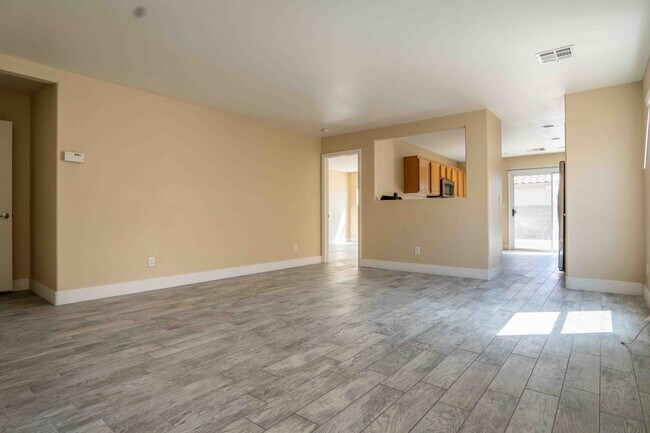 Building Photo - 5558 Rollins St
