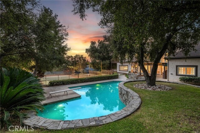 Building Photo - 533 E Sierra Madre Ave