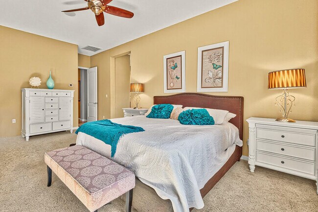 Building Photo - 35831 Raphael Dr