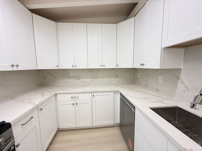 Building Photo - 2598 Dixon Dr