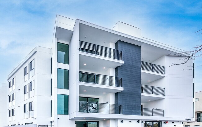 Primary Photo - Emelita Apartments