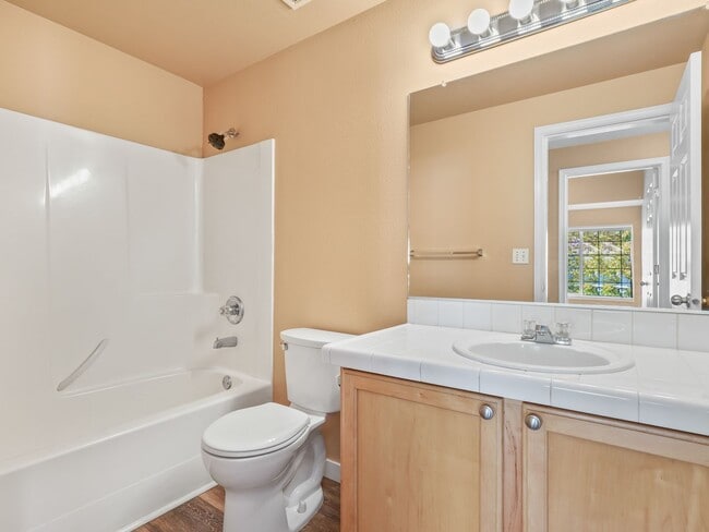 Building Photo - 3 Bed Home w/Recent Updates Attached Garag...